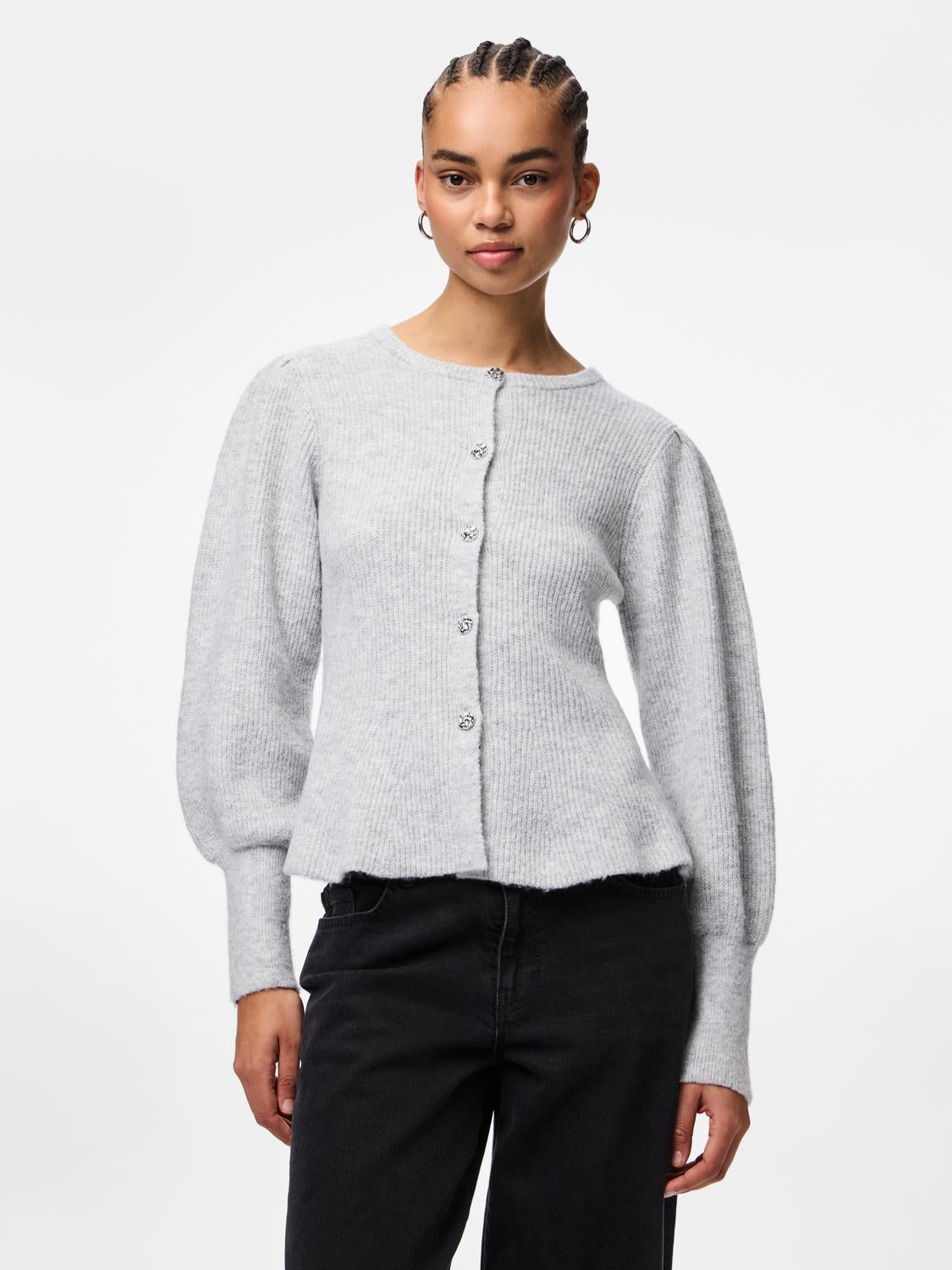 model_shot-front